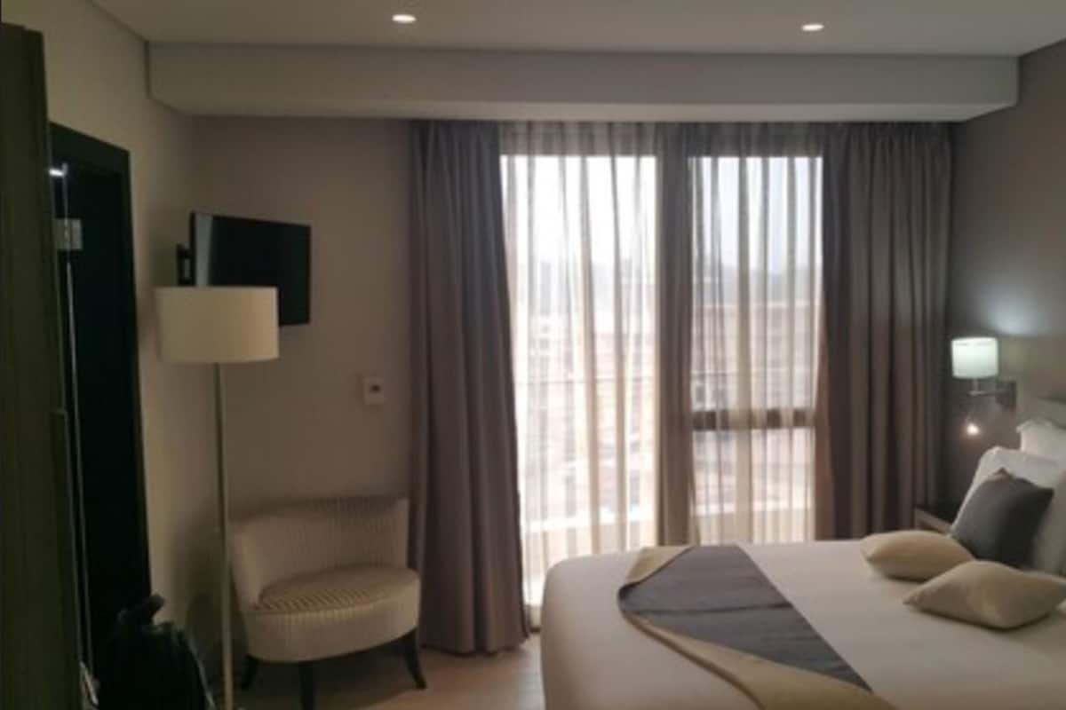 Ropa de cama de alta calidad y artículos del minibar gratis
