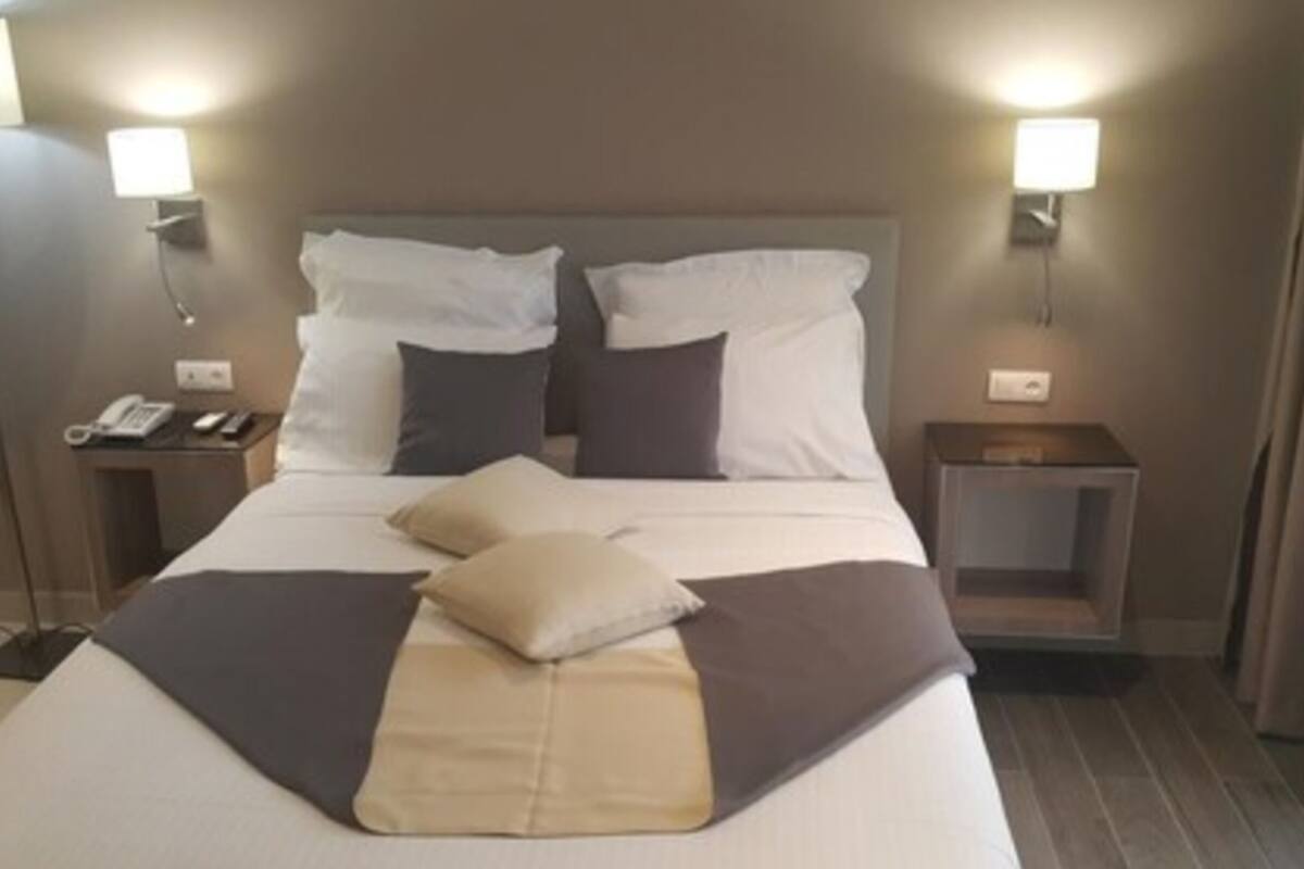 1 bedroom, premium bedding, free minibar items, in-room safe