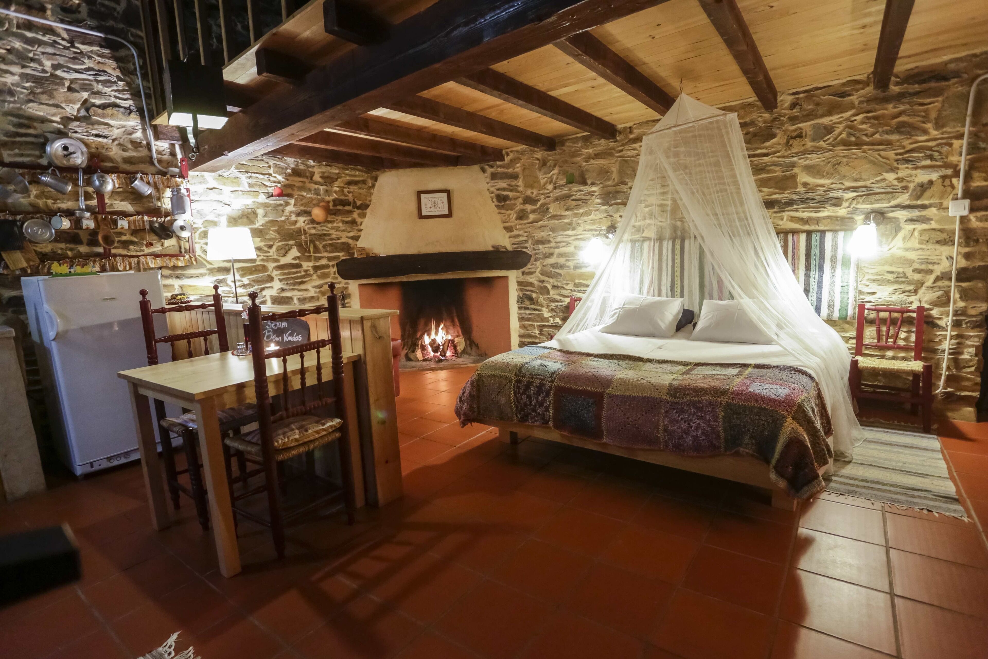 浪漫村舍 | 迷你吧、特色装修、床单