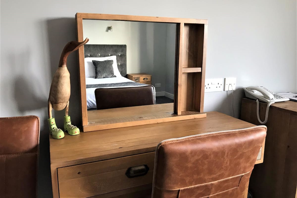 executive double or twin room | 1 bedroom, premium bedding, desk, iron/ironing board