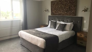 Superior Room | Premium bedding, desk, iron/ironing board, free WiFi