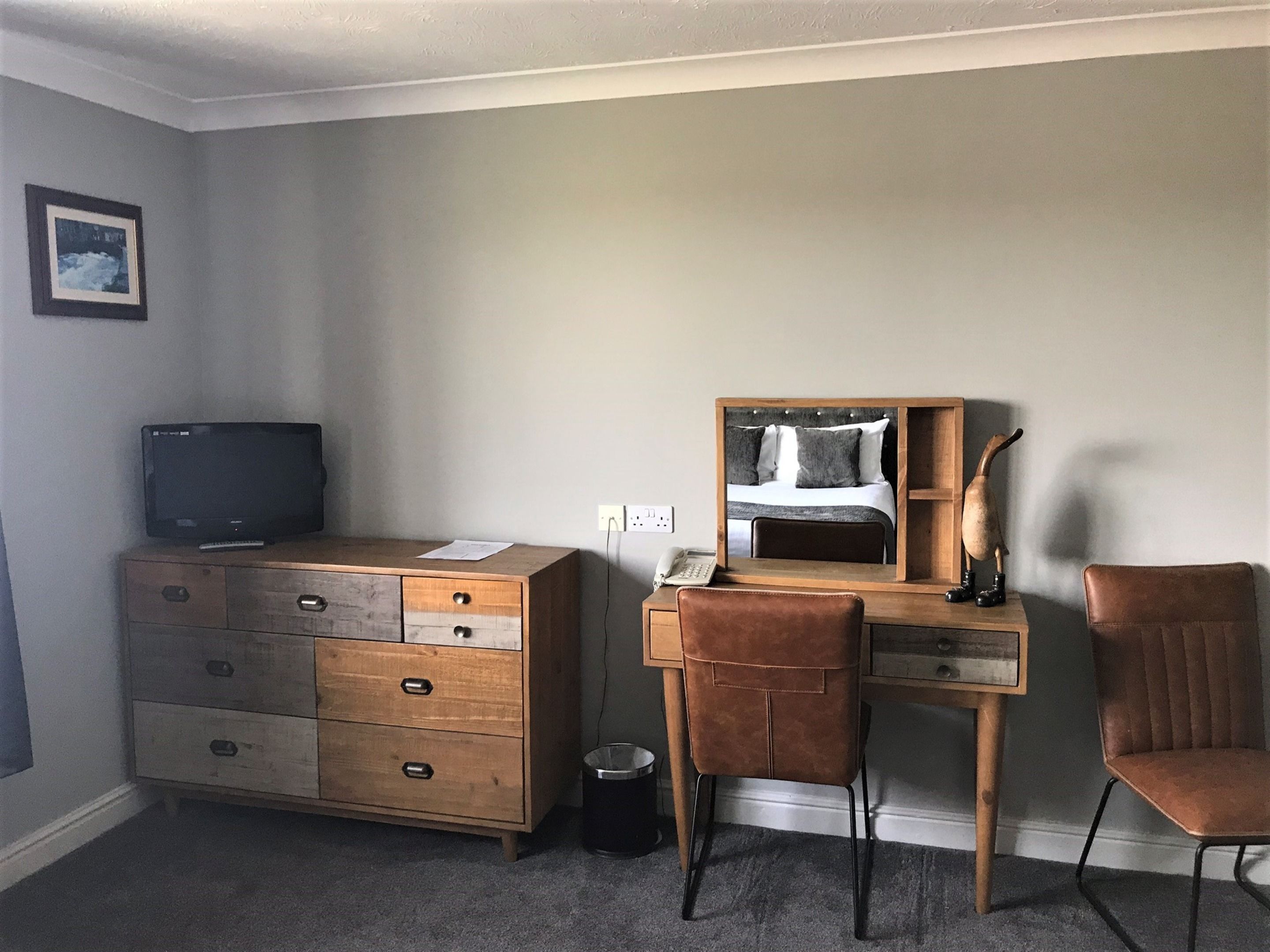 family room | 1 bedroom, premium bedding, desk, iron/ironing board