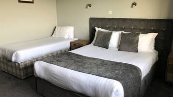 Kamar Keluarga | Seprai premium, meja kerja, setrika/meja setrika, dan Wi-Fi gratis