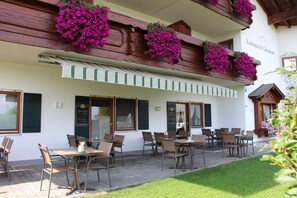 Der serveres aftensmad og regionale retter