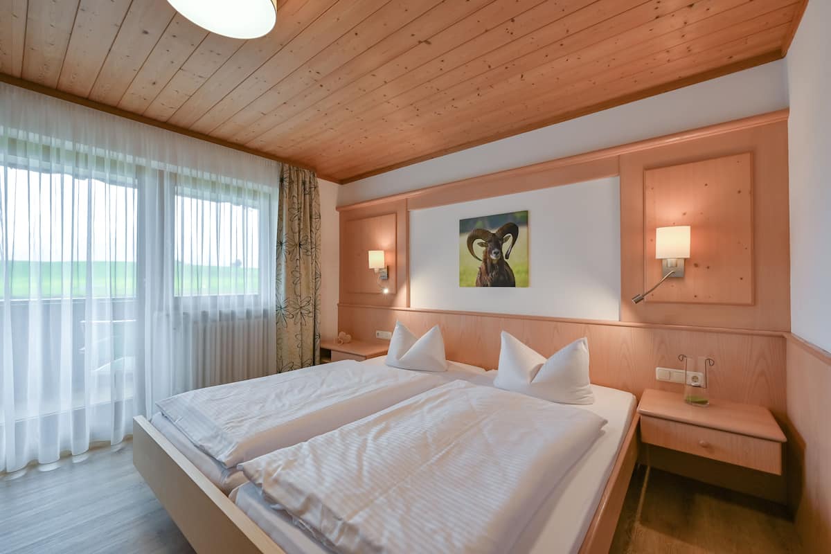 Comfort Double Room | 1 bedroom, in-room safe, individually decorated, individually furnished