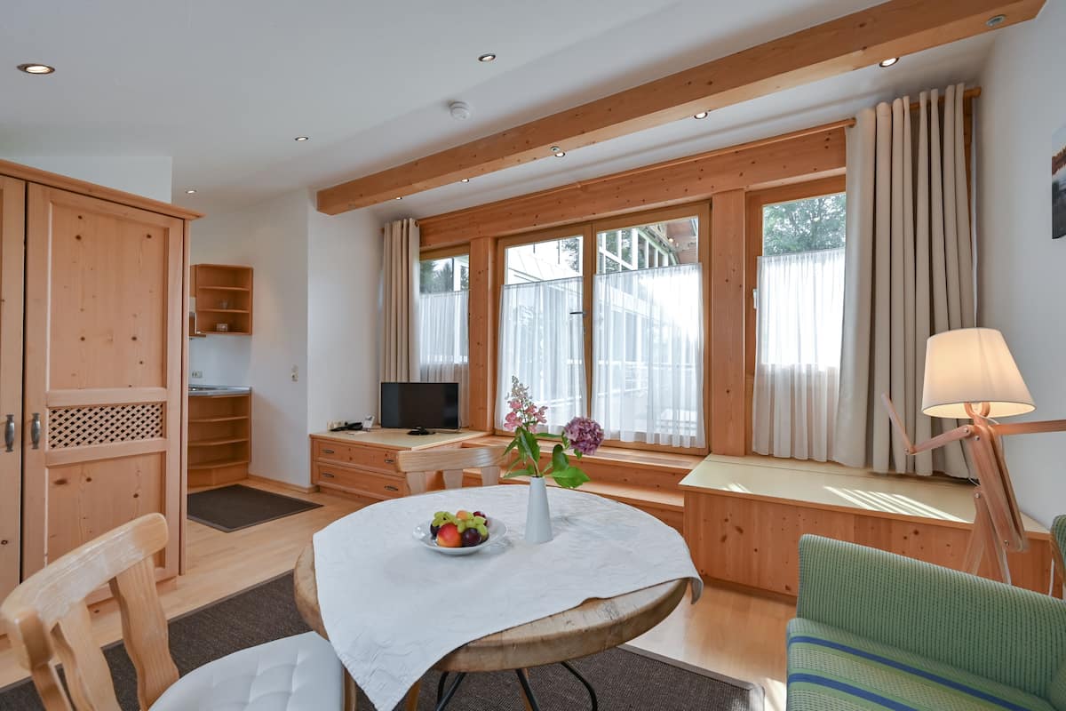 Comfort Apartment, Garden Area | 1 bedroom, in-room safe, individually decorated, individually furnished