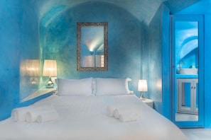 Estudi superior, bany privat, vistes al mar (Anemi Petite House ) | 1 dormitori, roba de llit d'alta qualitat i cobrellits