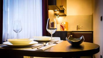 Apartamento conforto, 1 quarto | Cozinha privada | Chaleira elétrica
