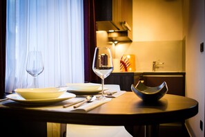 Apartamento Confort, 1 habitación | Cocina privada | Hervidor eléctrico