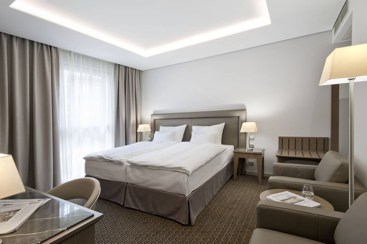 Comfort suite, 2 slaapkamers, 2 badkamers | Luxe beddengoed, donzen dekbedden, een minibar, een kluis op de kamer