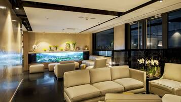 Sala de estar en el lobby