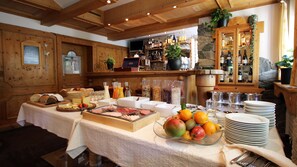 Free daily buffet breakfast