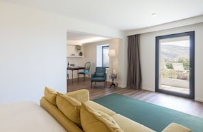 Appartement Deluxe, terrasse | Décoration personnalisée, bureau, rideaux occultants