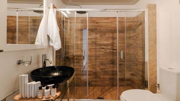 Deluxe Suite, Sea View | Bathroom | Shower, free toiletries, bathrobes, slippers