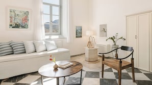Flat-screen TV - Hydra Hotel (Hydra)