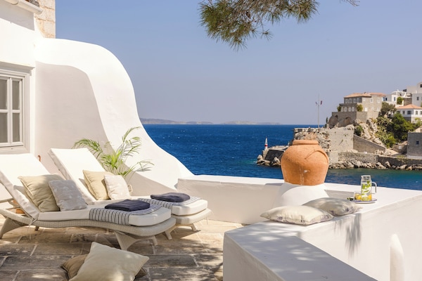 Hydrea Suite with Sea View Private Balcony | Terrace/patio