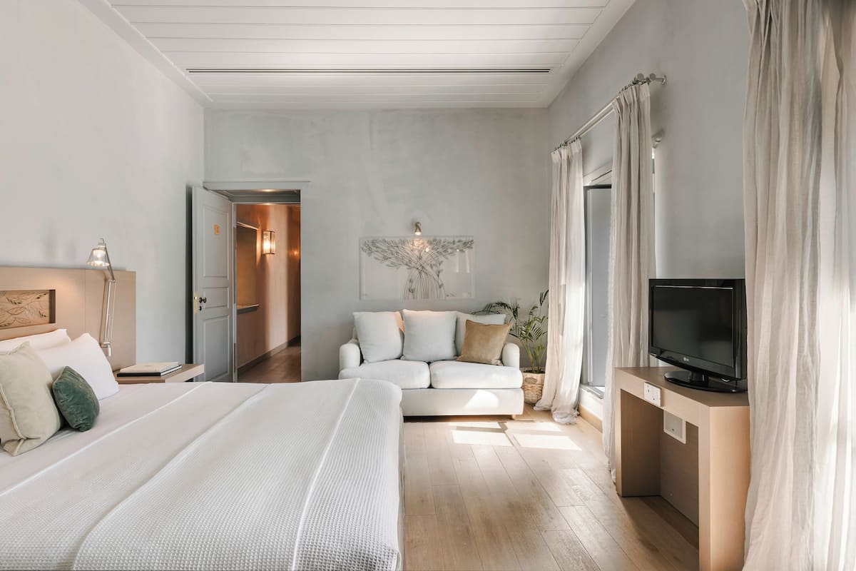 Suite Junior, vue sur la mer | 1 chambre, coffre-fort, accĂšs au Wi-Fi (inclus), literie fournie