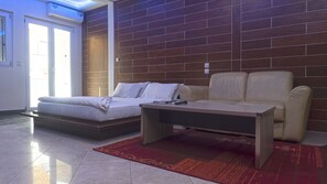 Suite, 2 kamar tidur (VIP) | Seprai antialergi, tirai kedap cahaya, dan setrika/meja setrika