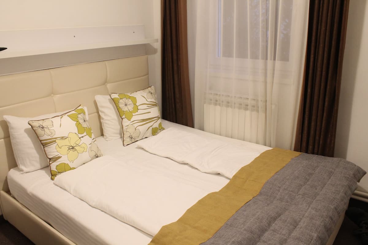 Kamar Single | Brankas, meja kerja, dan Wi-Fi gratis