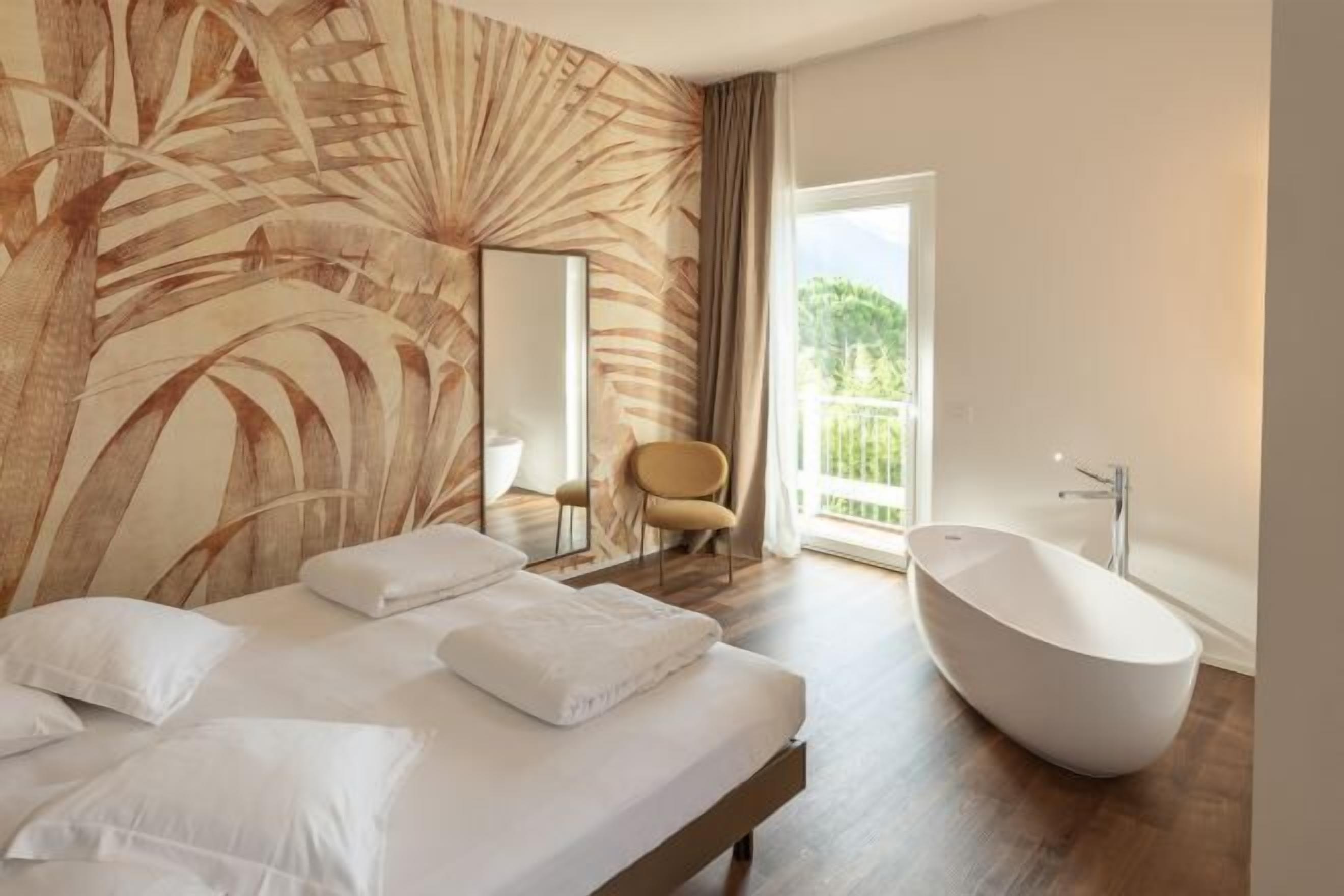 Zimmersafe, Schreibtisch, Verdunkelungsvorhänge, schallisolierte Zimmer