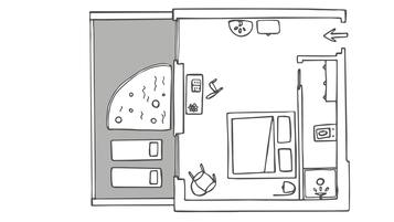 Distribución de cocina con microondas, estufa, lavaplatos y un ventanal grande.