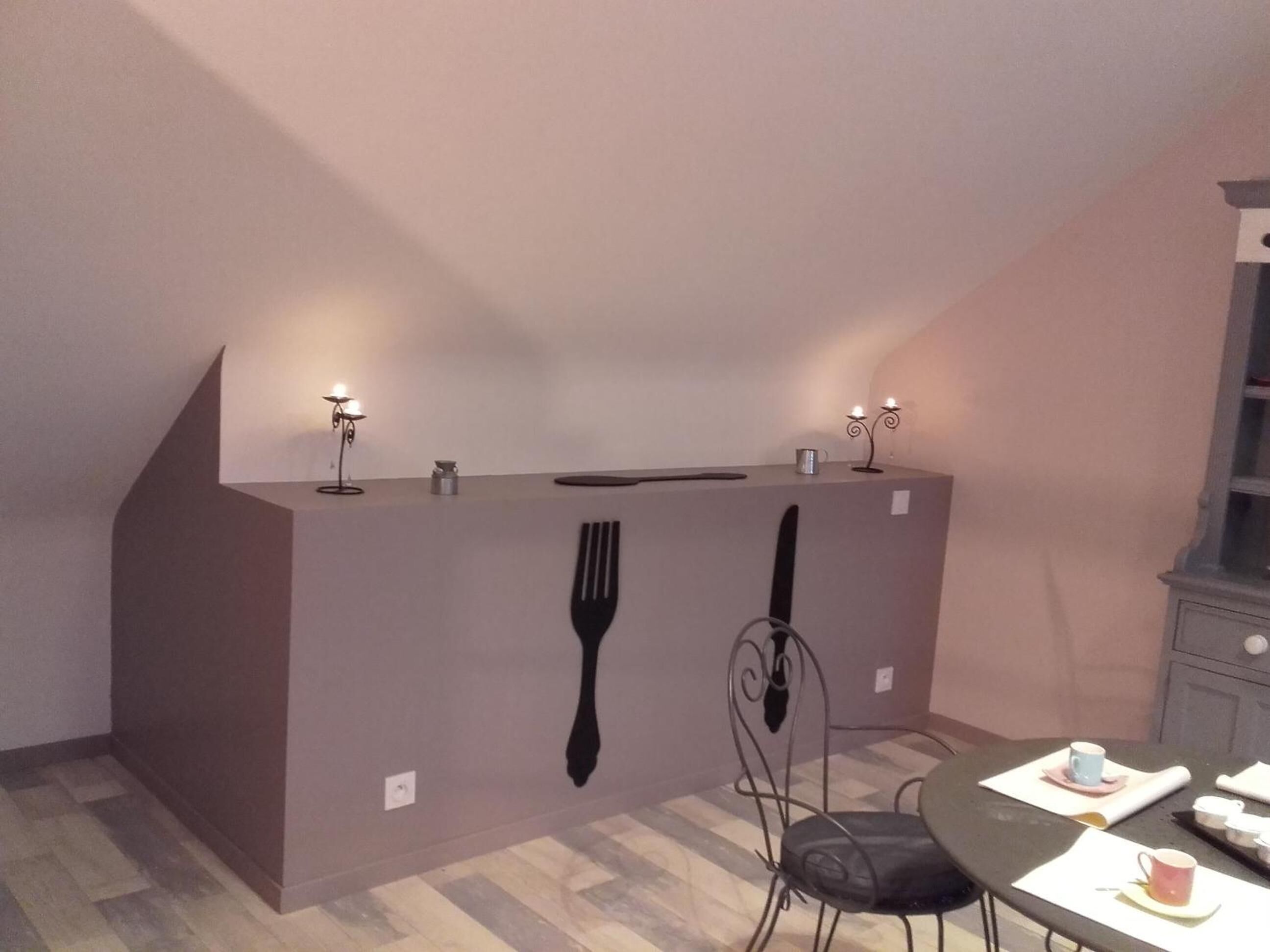 Lunch and dinner served, French cuisine