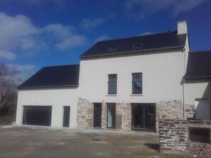 Mặt tiền nơi lưu trú