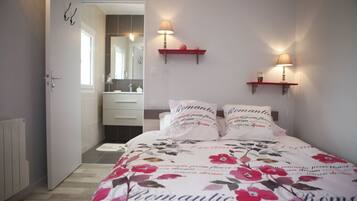 Comfort Double Room (La Britannique) | Premium bedding, desk, soundproofing, free WiFi