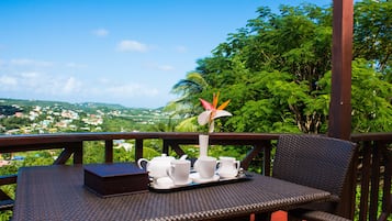 Deluxe Penthouse, 2 Bedrooms, Ensuite, Sea Facing | Balcony
