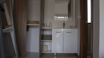 Junior Double Room | Bathroom sink