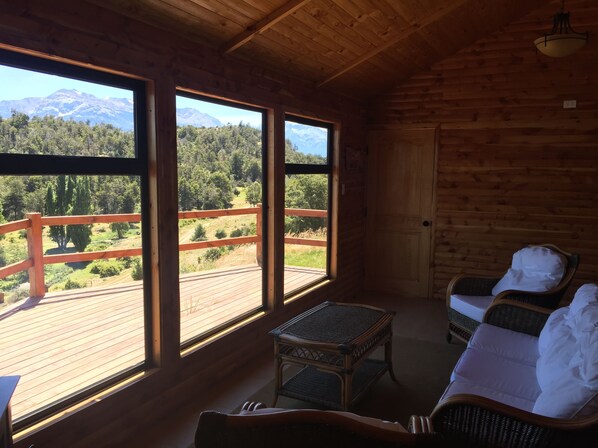 Superior-Bungalow | 2 Schlafzimmer, hochwertige Bettwaren, kostenloses WLAN