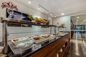 包每日自助早餐