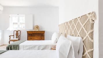 วิลล่า, สระว่ายน้ำส่วนตัว (Villa 2) | มินิบาร์, ตู้นิรภัยในห้องพัก, ห้องเก็บเสียง, Wi-Fi ฟรี