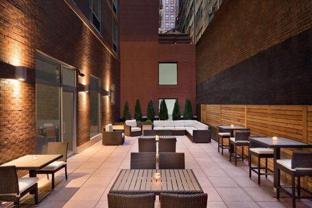 Hilton Garden Inn New York Times Square South - Image 18