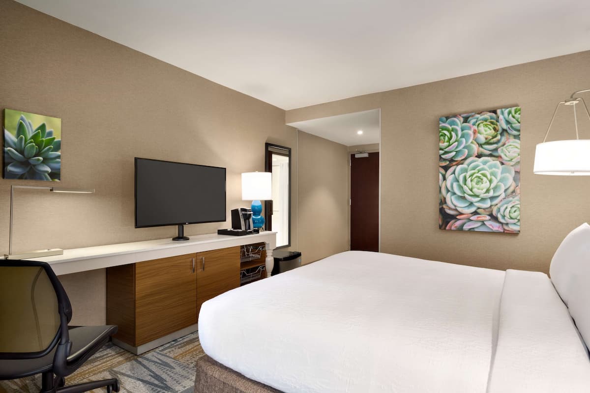 In-room safe, individually decorated, individually furnished, desk