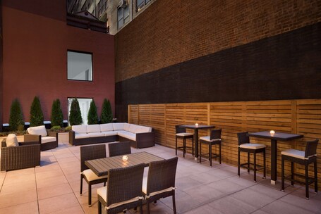 Hilton Garden Inn New York Times Square South - Image 16