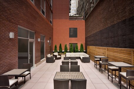 Hilton Garden Inn New York Times Square South - Image 2