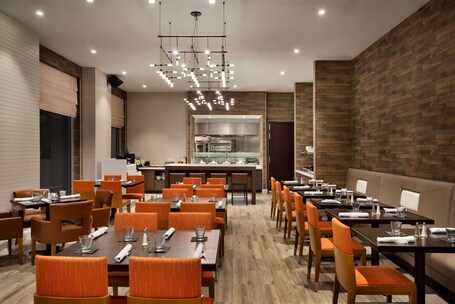 Hilton Garden Inn New York Times Square South - Image 34