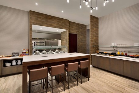 Hilton Garden Inn New York Times Square South - Image 19