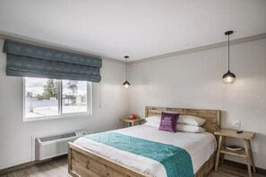 Family Suite, 2 Bedrooms, Non Smoking, Poolside | Premium bedding, down comforters, pillowtop beds, individually decorated - Ramona Valley Inn (Ramona)