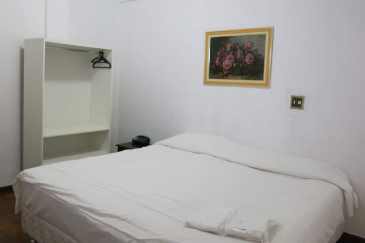 Suite | Minibar, iron/ironing board, free WiFi