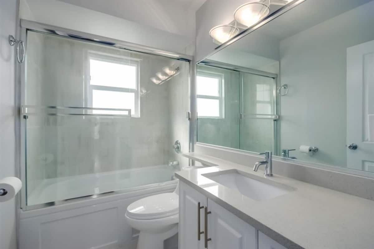 Room, Shared Bathroom