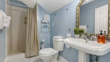 Shower, free toiletries, hair dryer, towels