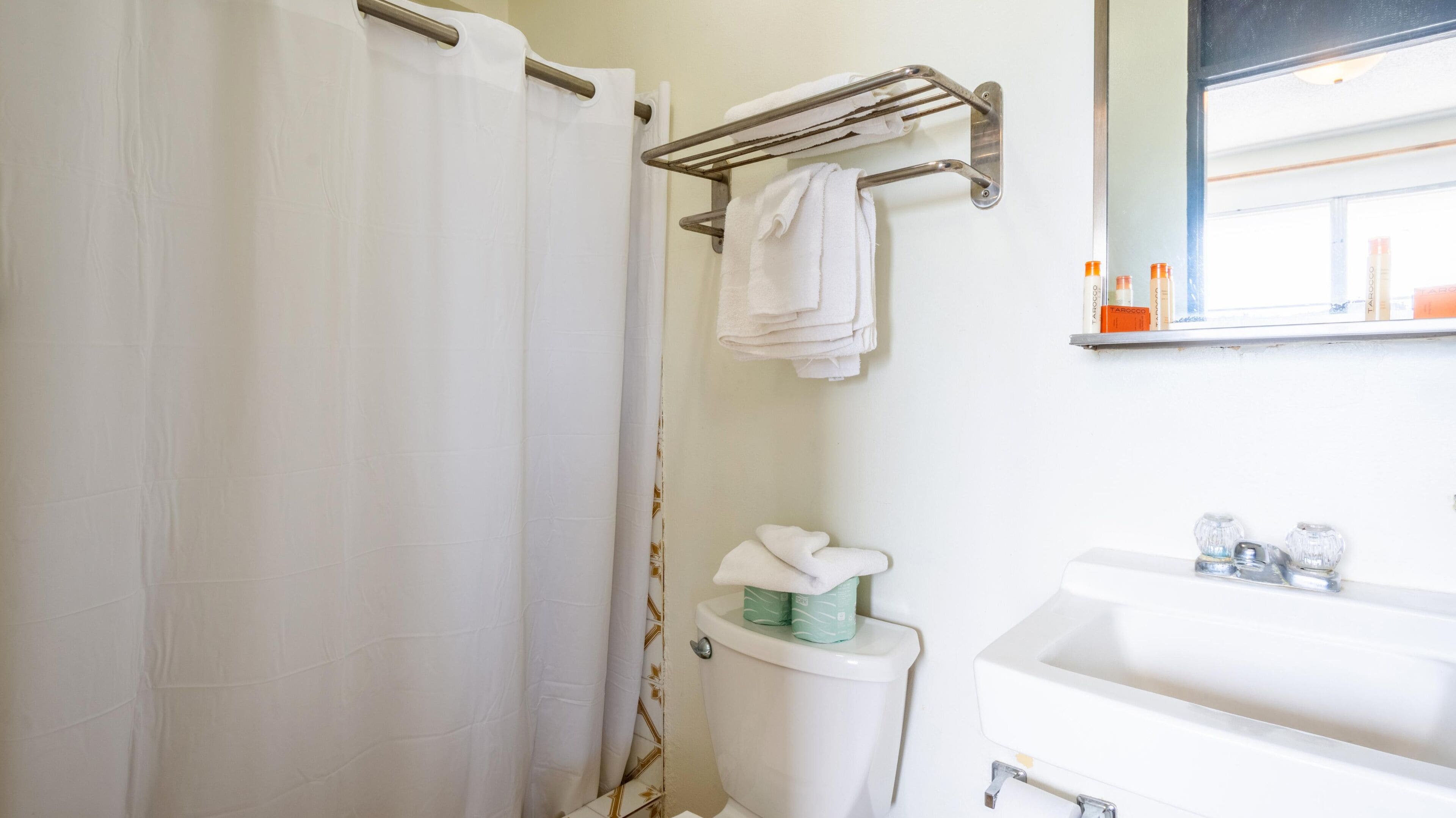 standard single room, balcony | bathroom | free toiletries, hair dryer