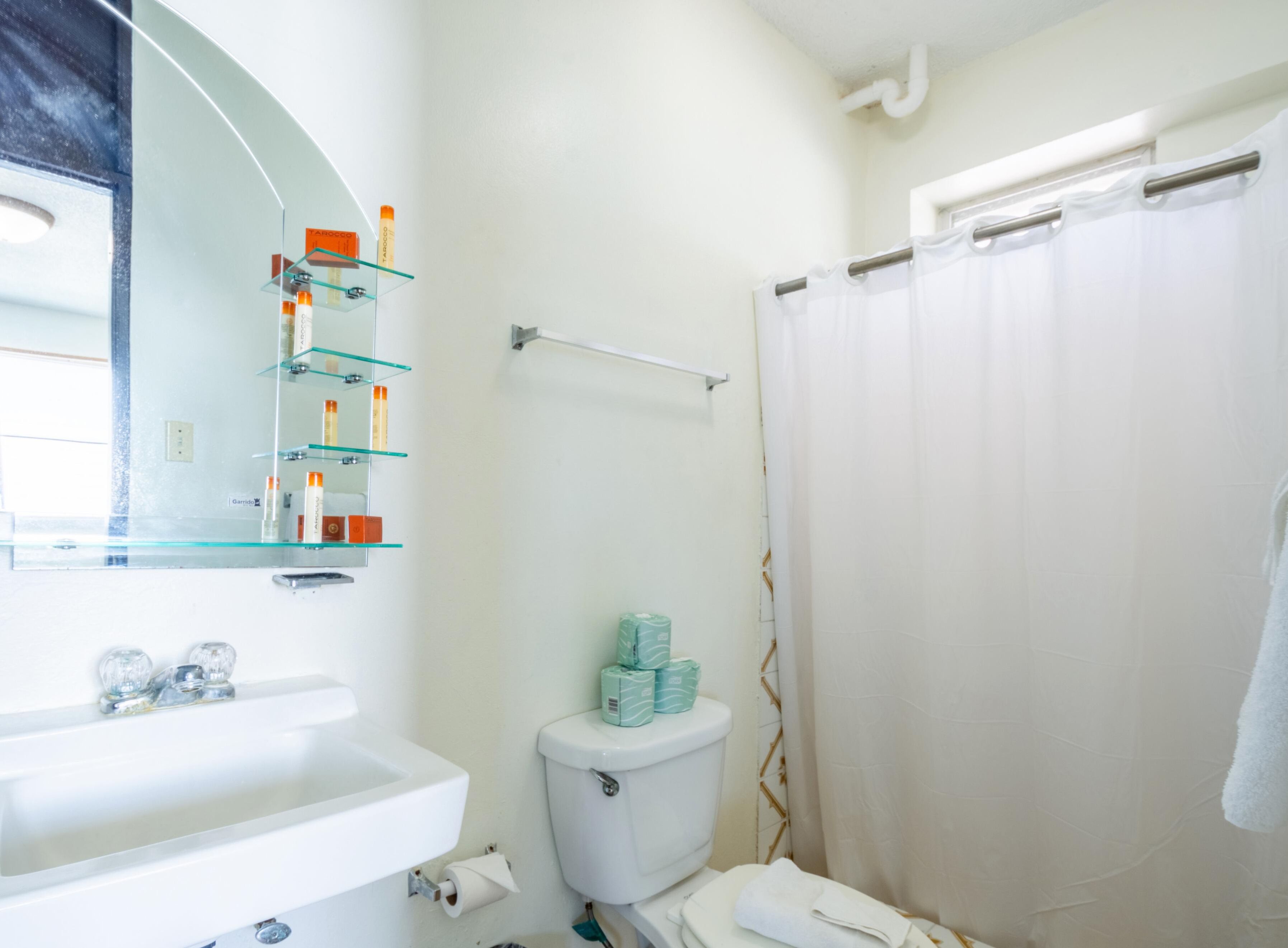 deluxe room, balcony | bathroom | free toiletries, hair dryer