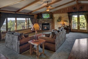 Treetop Penthouse Suite | Living room | Flat-screen TV, fireplace - Lake Shore Cabins on Beaver Lake (Eureka Springs)
