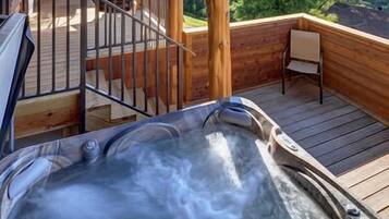 Jetted bathtub