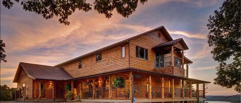 Treetop Penthouse Suite | Reception