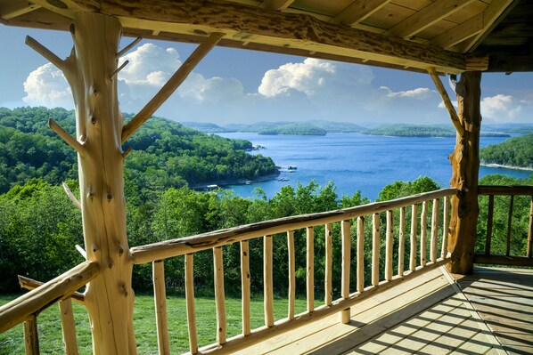 Balcony - Lake Shore Cabins on Beaver Lake (Eureka Springs)