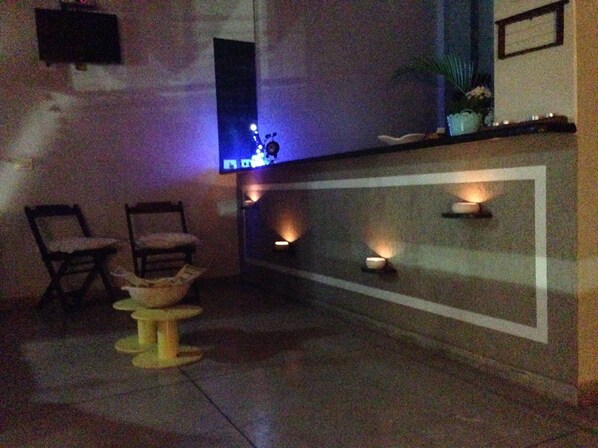 ฝ่ายต้อนรับ